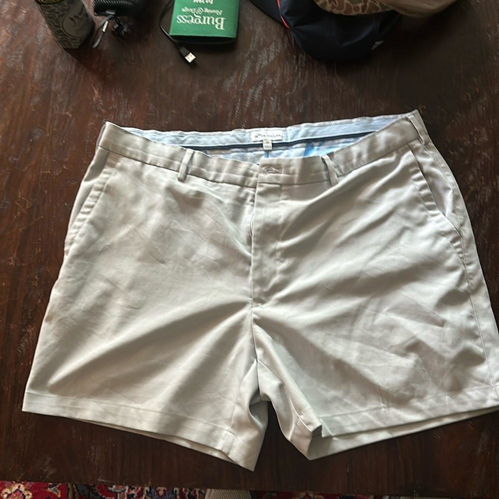 Peter Millar Short. 6” inseam. Like new. Inseam can be let out.